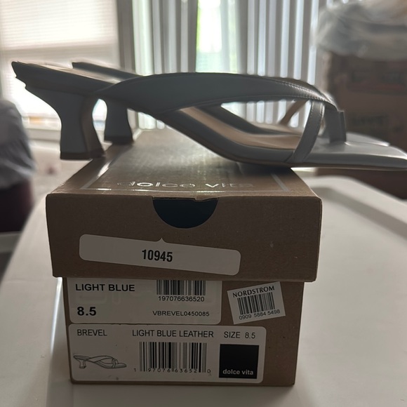 Dolce Vita Women's Light Gray Sandals - Picture 4 of 4